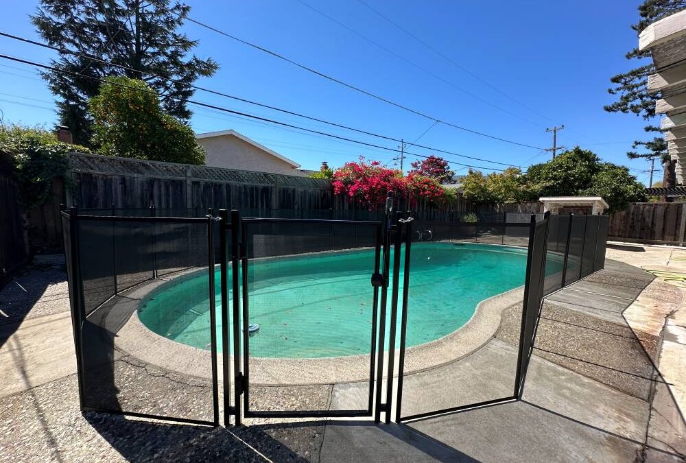 A Safe Pool Fence Gate