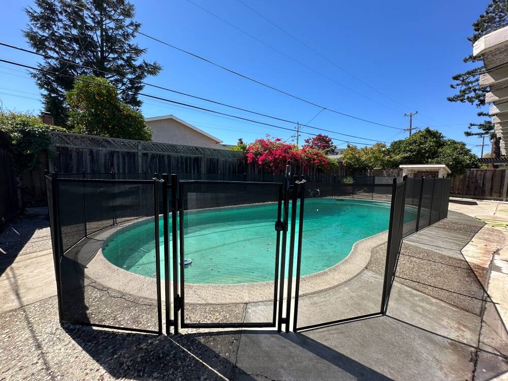 A Safe Pool Fence Gate