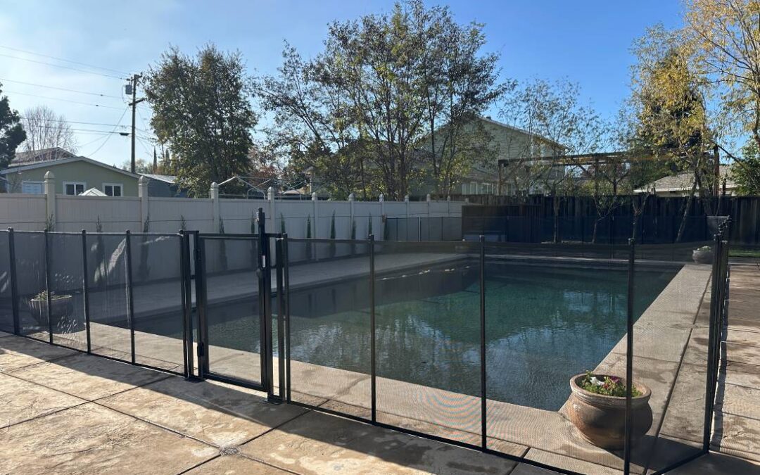 Pool Fence Offers Pool Safety for Young Children