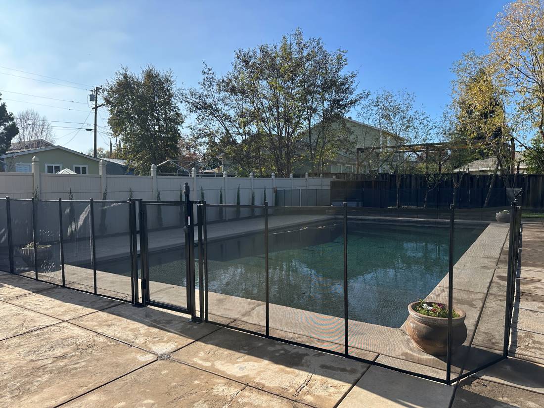 Pool Fence Offers Pool Safety for Young Children