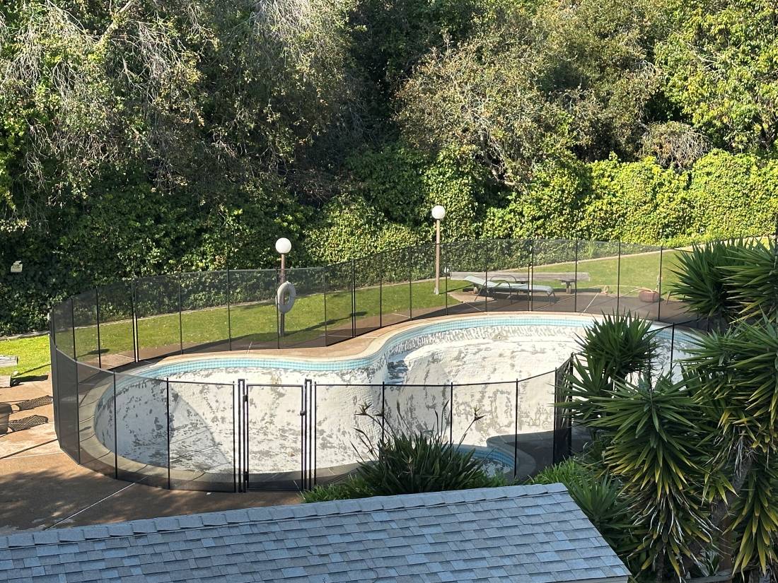 Using Pool Fence While the Pool is Being Repaired Using Pool Fence While the Pool is Being Repaired