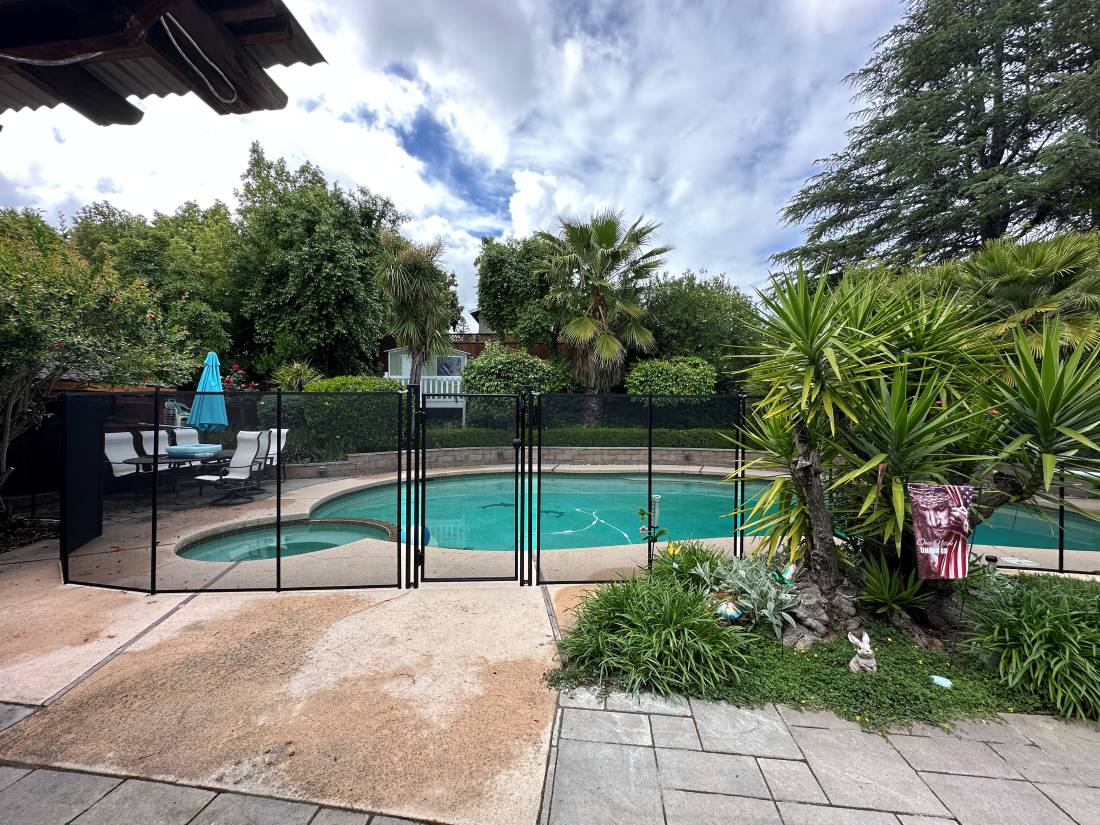 Hot Tub and Swimming Pool Fences